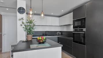 Réfrigérateur, micro-ondes, four, lave-vaisselle