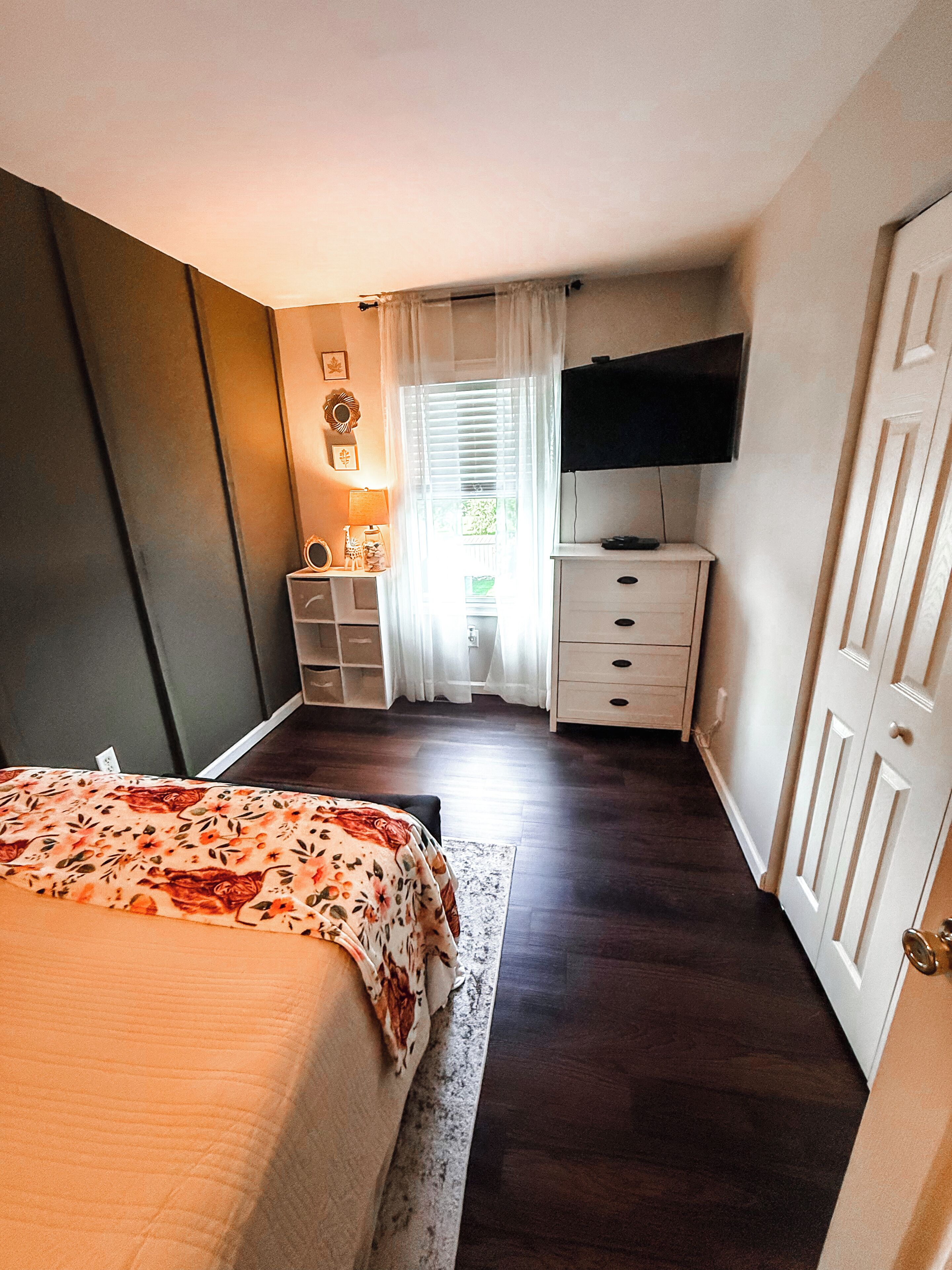 Strykjärn/strykbräda, wi-fi och sängkläder