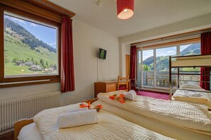 Free WiFi, bed sheets - Hotel Relais Alpin Family Room & Balcony7, Les Mosses, Switzerland (Les Mosses)