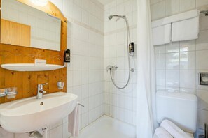 Ducha, secador de pelo, toallas