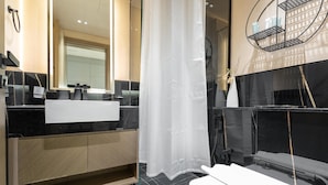 Unclassified image, 3 of 22, button - GuestReady - Studio l Partial Burj Khalifa View (Dubai)