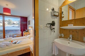 Bed - Hotel Relais Alpin Twin Room & Balcony5 233, Les Mosses, Switzerland (Les Mosses)