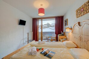 Bed - Hotel Relais Alpin Twin Room & Balcony5 233, Les Mosses, Switzerland (Les Mosses)