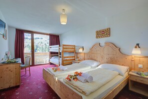 Free WiFi, bed sheets - Hotel Relais Alpin Family Room Balcony15, Les Mosses, Switzerland (Les Mosses)