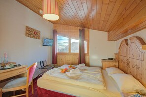 Free WiFi, bed sheets - Hotel Relais Alpin Single Ski In-Out 4, Les Mosses, Switzerland (Les Mosses)