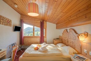 Free WiFi, bed sheets - Hotel Relais Alpin Single Ski In-Out 4, Les Mosses, Switzerland (Les Mosses)