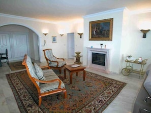 Fernseher, Kamin