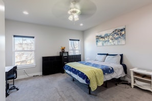 3 bedrooms, desk, iron/ironing board, travel cot