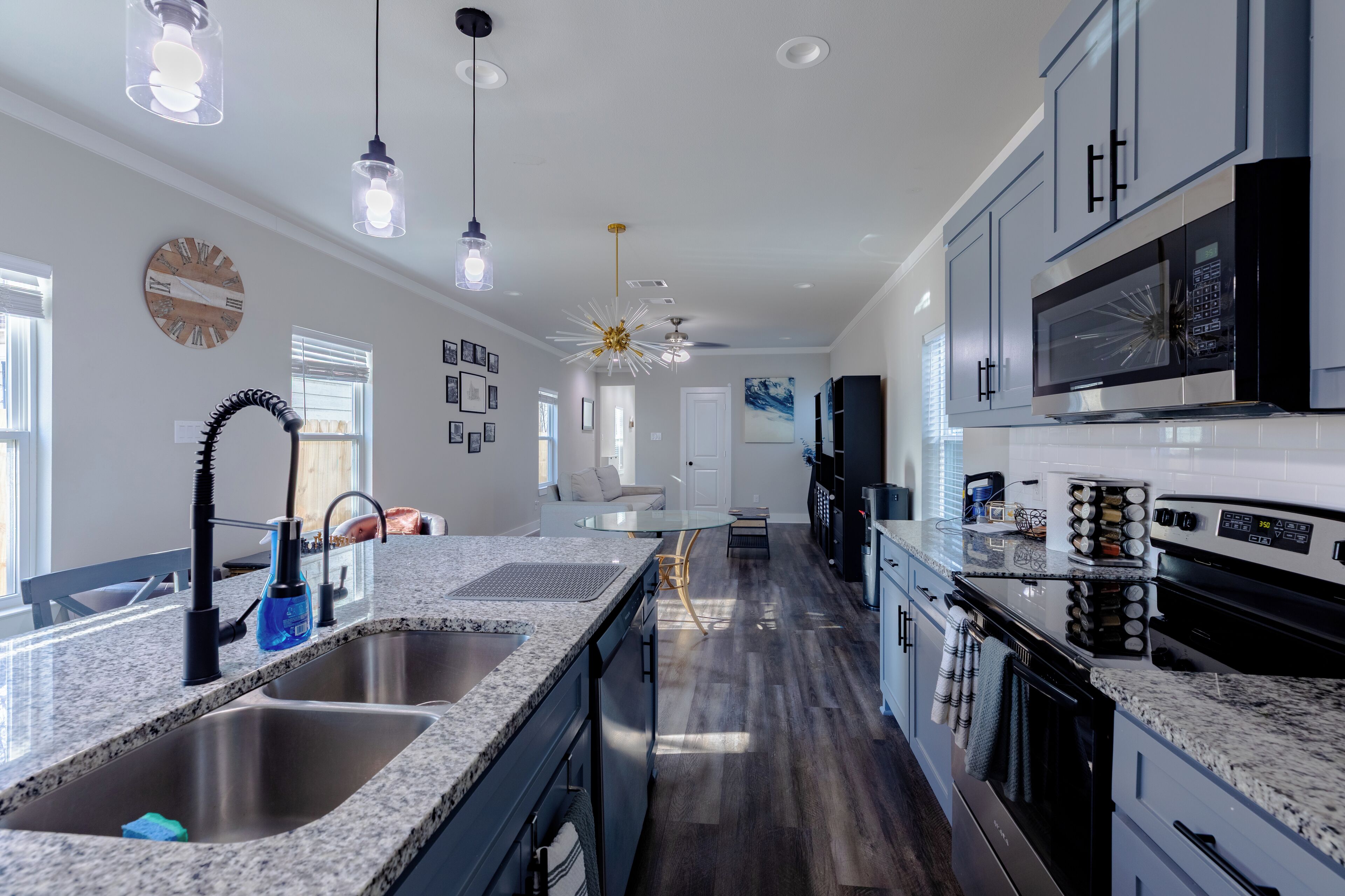 ثلاجة، ميكروويف، فرن، موقد طهي مسطح