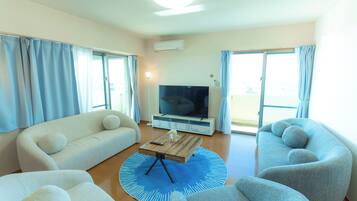 Elite Condo, Balcony, Ocean View | Premium bedding, free cots/infant beds, free WiFi, bed sheets