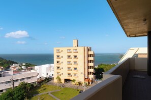 Appart'hôtel Élite, balcon, vue océan | Terrasse/Patio