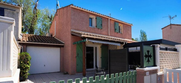 Exterior - Holiday Home Near La Mer for 6 People (Vias)