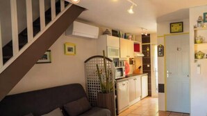 Living area - Holiday Home Near La Mer for 6 People (Vias)