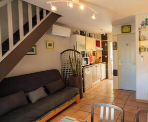 Living area - Holiday Home Near La Mer for 6 People (Vias)
