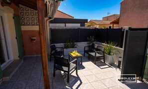 Terrace/patio - Holiday Home Near La Mer for 6 People (Vias)