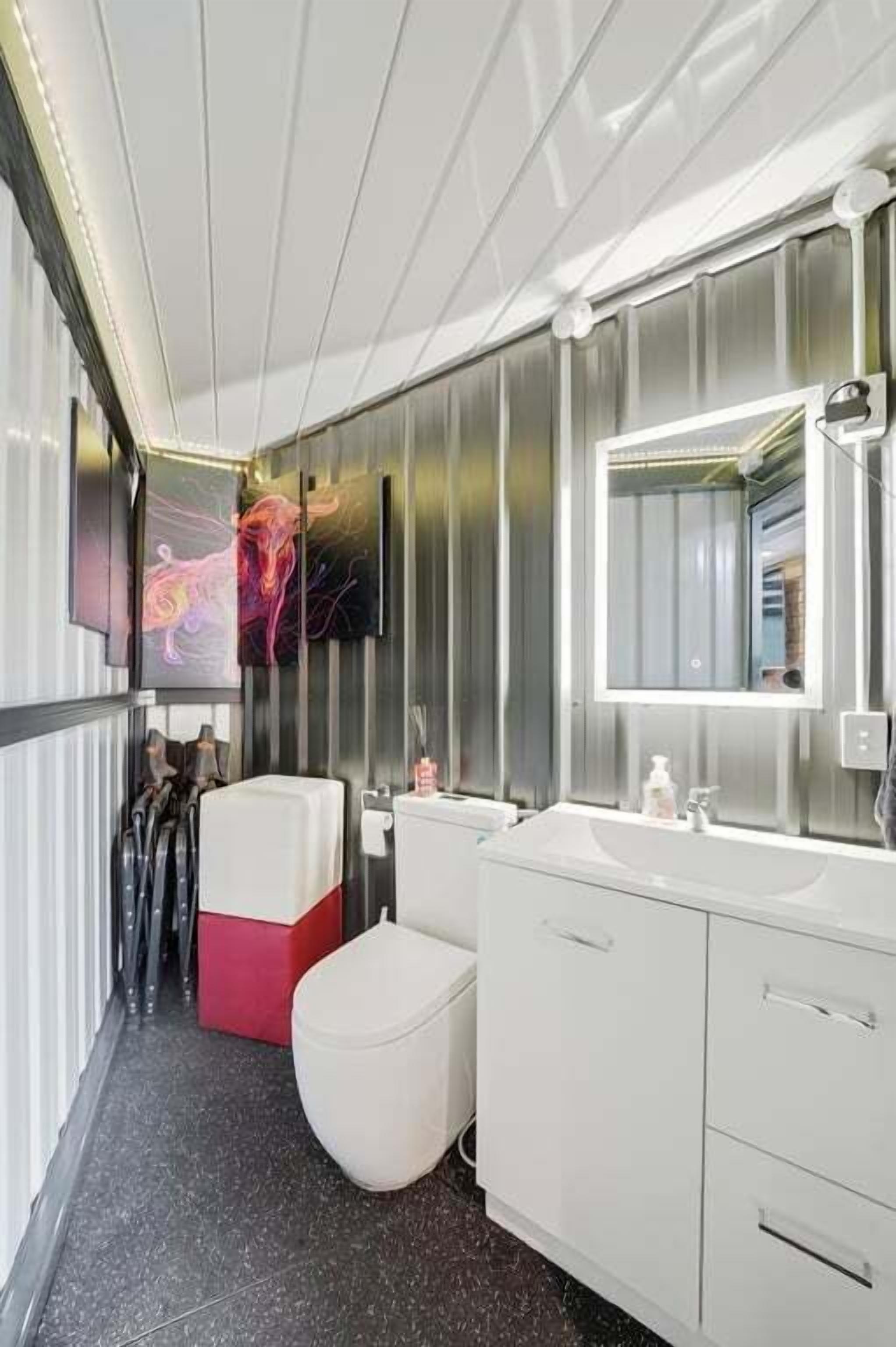 Hair dryer, towels, shampoo, toilet paper