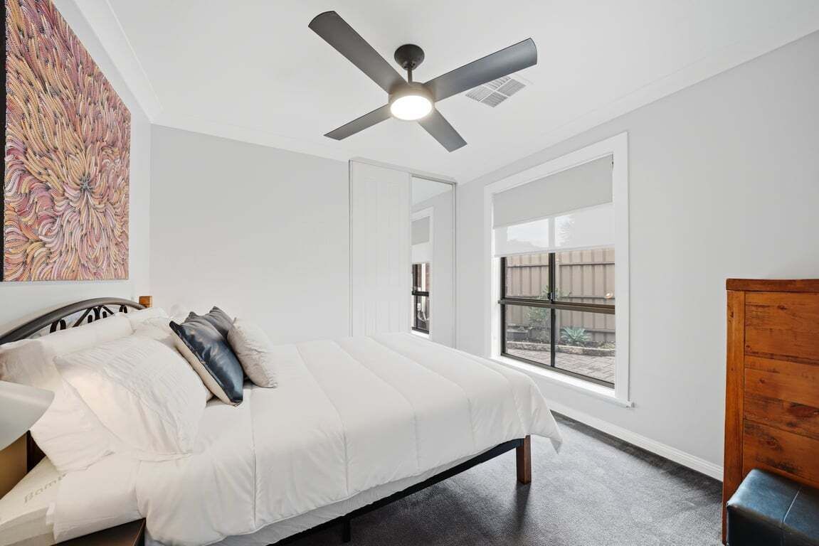 3 bedrooms, iron/ironing board, bed sheets