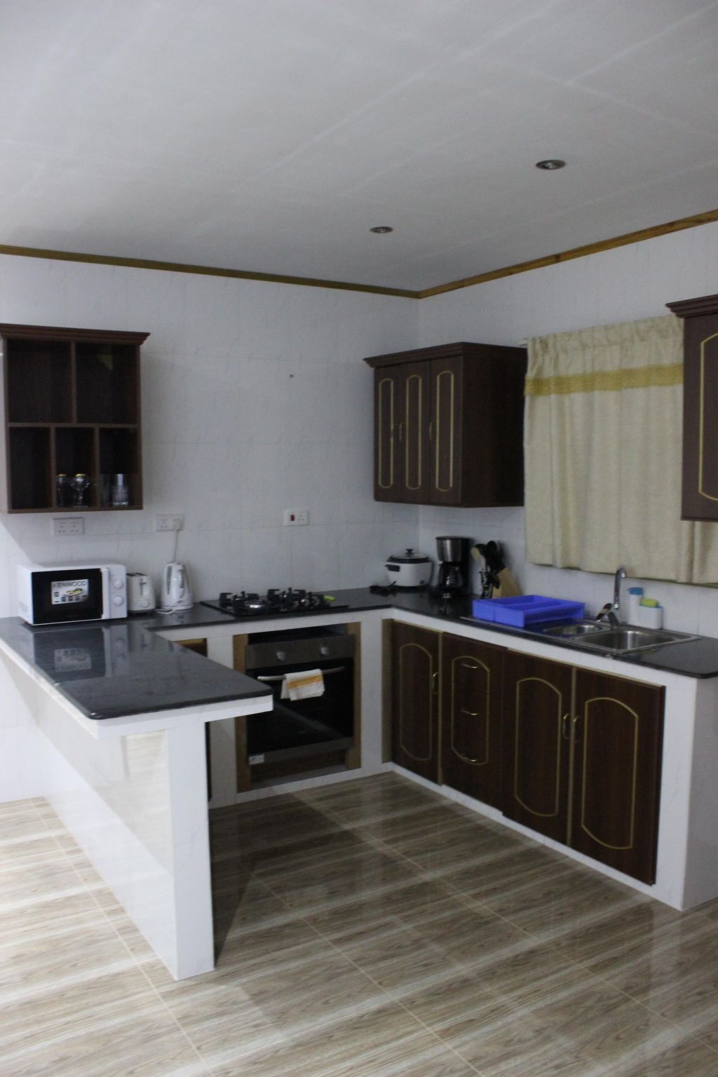 Fridge, microwave, oven, cookware/dishes/utensils