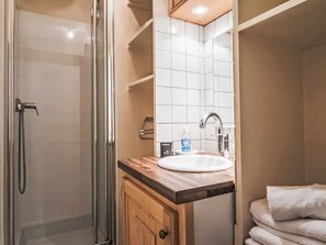 Bathroom - Le Bois du Bouchet by Interhome (Chamonix)