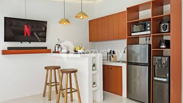 Villa, 2 Bedrooms, Pool View | Dining room