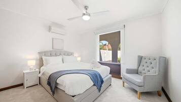 Iron/ironing board, bed sheets