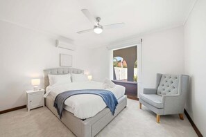 Fer et planche à repasser, draps fournis