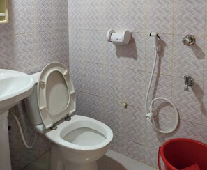 Deluxe Double Room | Bilik Mandi | Tab mandi, kelengkapan dandanan diri percuma, tuala disediakan, sabun 