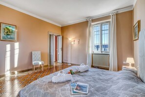 4 多间卧室、熨斗/熨衣板、免费 WiFi、床单