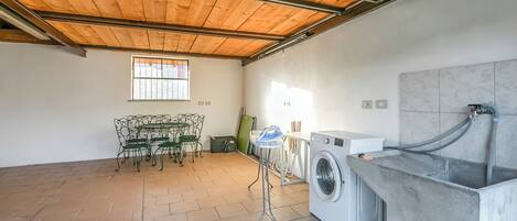 Family Villa, Multiple Bedrooms, 2 Bathrooms (Villino Maria private garden&relax) | Interior