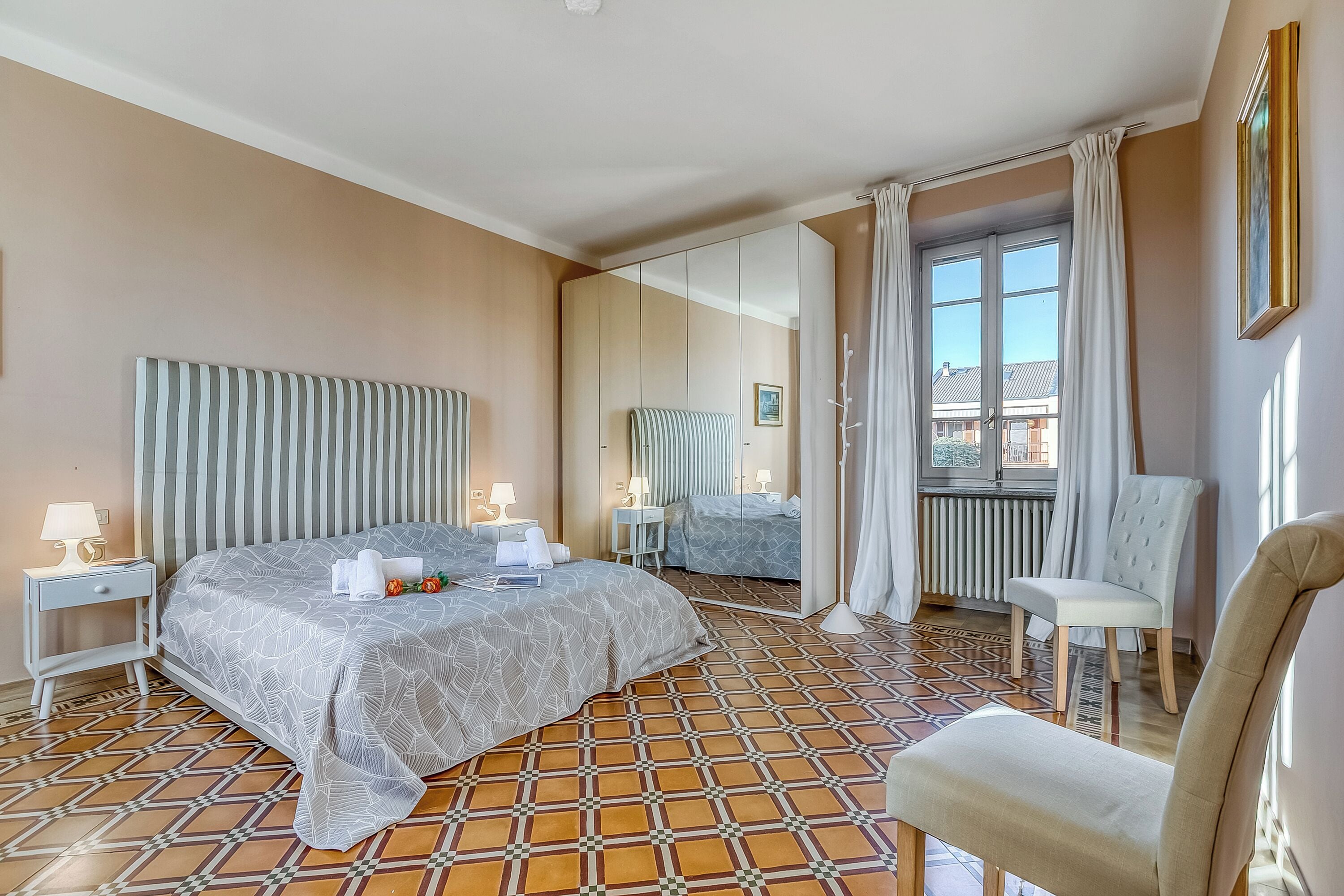 Villa familiar, varias habitaciones, 2 baños (Villino Maria private garden&relax) | 4 dormitorios, tabla de planchar con plancha, wifi gratis y ropa de cama