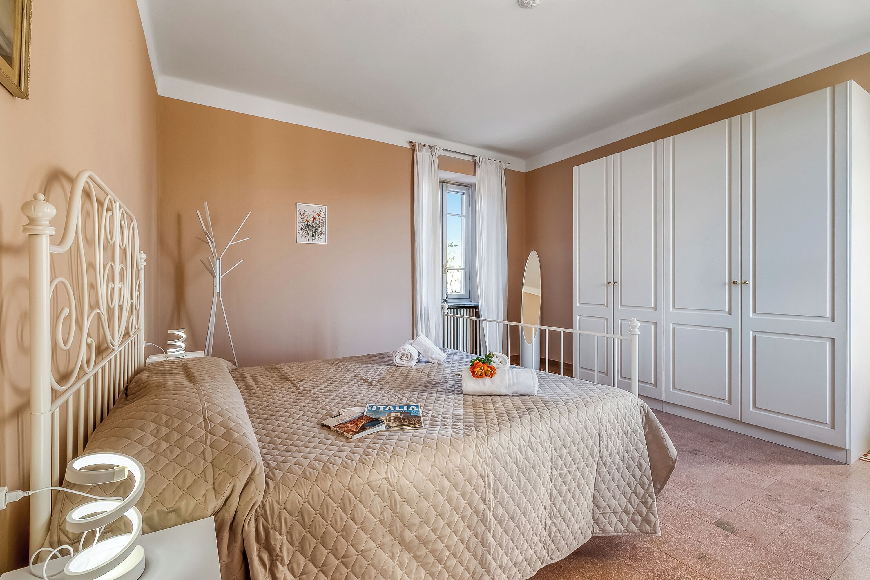 4 habitaciones, tabla de planchar con plancha y wifi gratis 