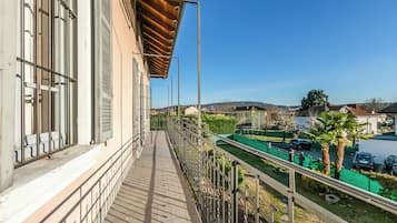 Family Villa, Multiple Bedrooms, 2 Bathrooms (Villino Maria private garden&relax) | Property grounds