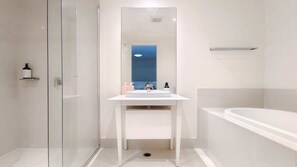 Douche, sèche-cheveux