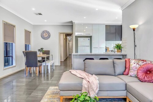 Modern & Stylish - 3BR Holiday Home