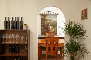 Dining - Beautiful Resort in NoHo (Los Angeles)