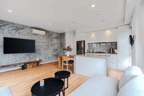 TV, offices - Stylish 1BR Unit in Balaclava- Ideal business trip (Balaclava)