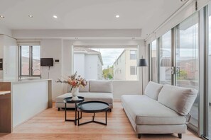 TV, offices - Stylish 1BR Unit in Balaclava- Ideal business trip (Balaclava)