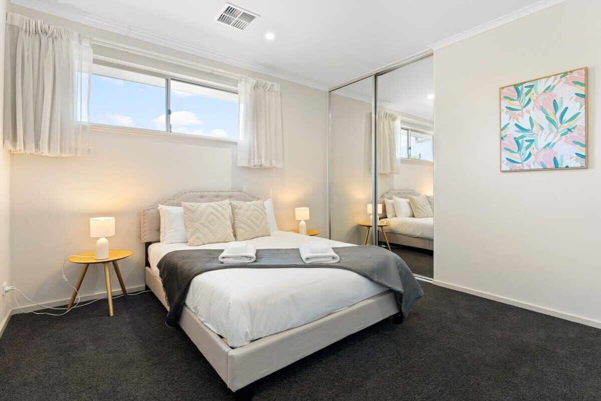 4 bedrooms, iron/ironing board, bed sheets