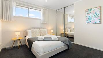 4 bedrooms, iron/ironing board, bed sheets