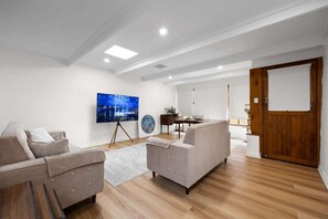 Televisión, oficina