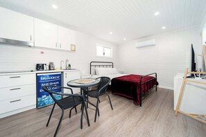 Dining - 3BD Room Near Hawkesbury River (Spencer)