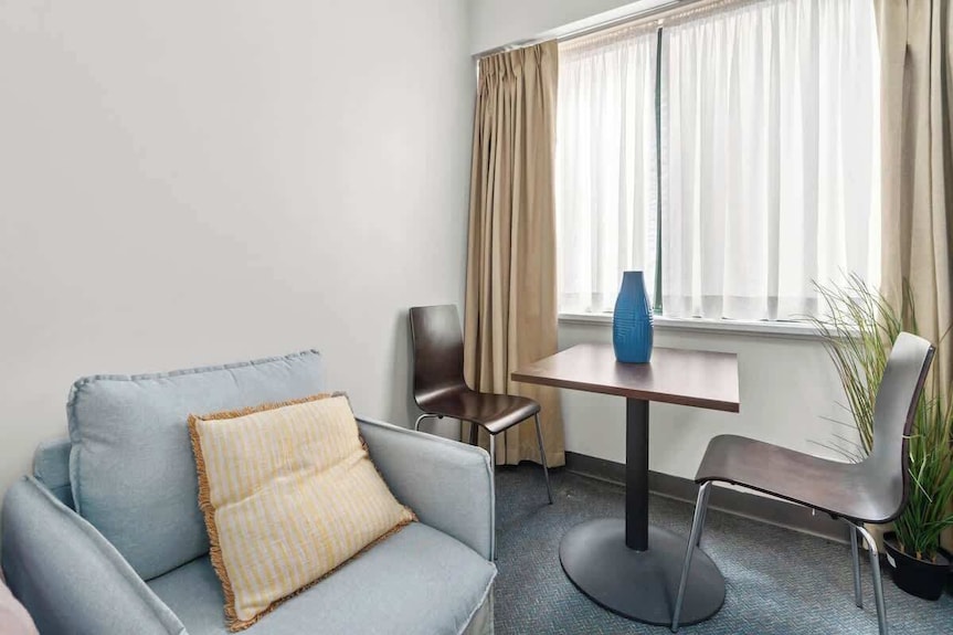 Adelaide City Gem: Cbd Retreat With Triple Singles - Marion