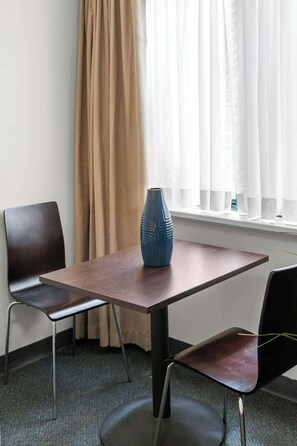 Dining - Adelaide City Gem: CBD Retreat with Triple Singles (Adelaide)