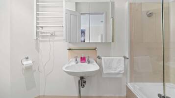 Regadera y secadora de cabello