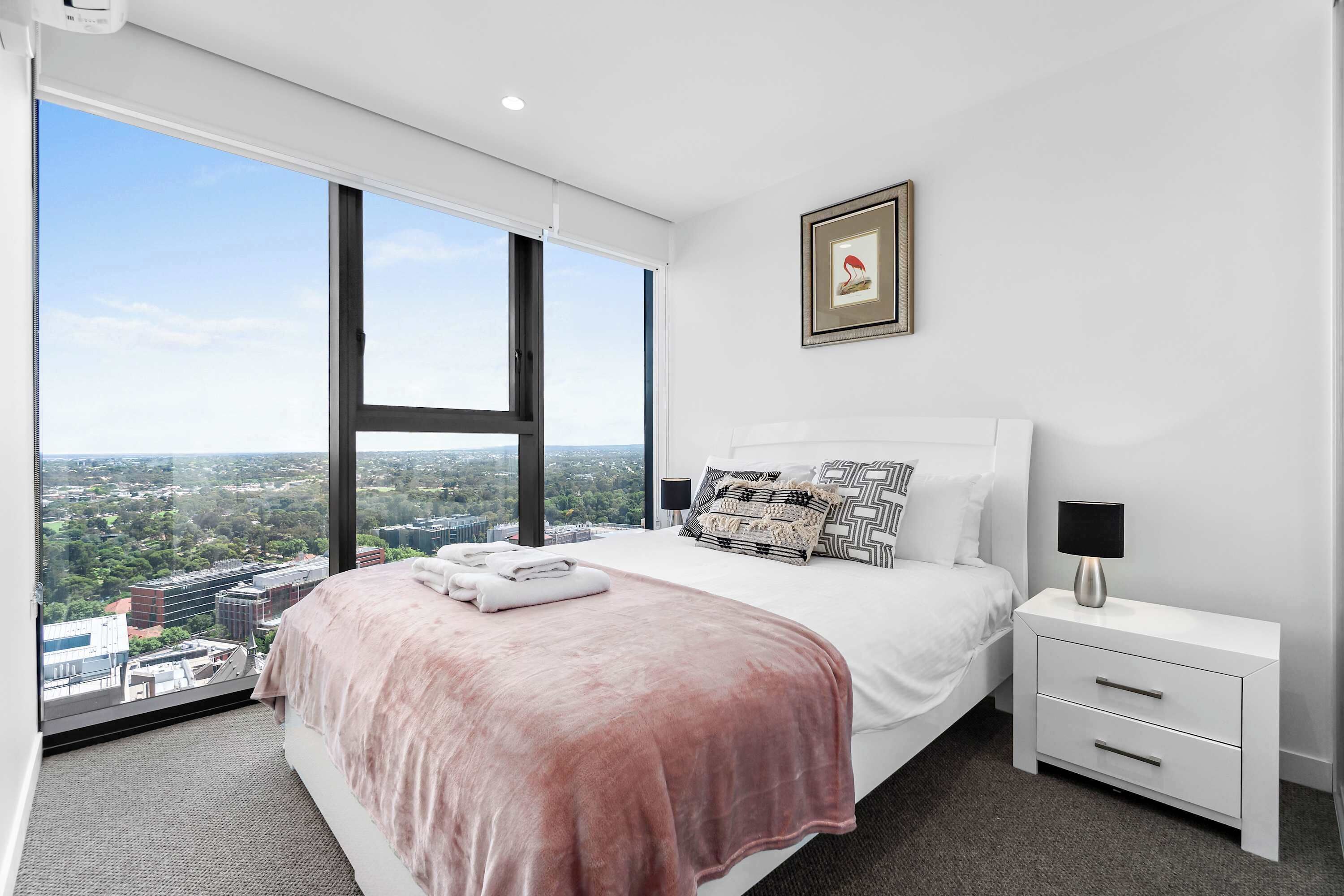 2 عدّة غرف نوم وواي فاي وملاءات أسرّة