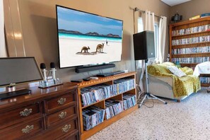 Interior - 1BD Room Near Hawkesbury River (Spencer)