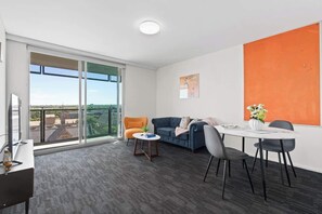 TV - Adelaide Skyline Escape: CBD 1BR with View (Adelaide)