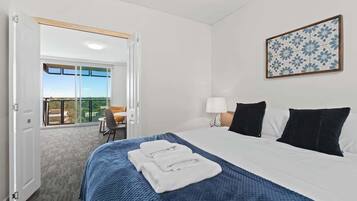 Fer et planche Ă repasser, draps fournis