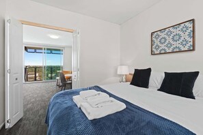 Fer et planche à repasser, draps fournis