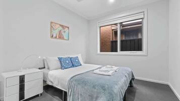 3 soverom, strykejern/-brett, wi-fi og sengetøy